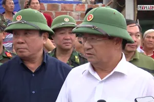 Phó Thủ tướng Trịnh Đình Dũng kiểm tra chống bão ở Bình Định