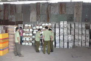 Bắt hàng trăm bộ máy lạnh không rõ nguồn gốc nhập từ Campuchia