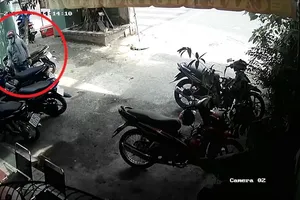 Video: Người đi Exciter mặc áo hoodie liên tục trộm xe máy