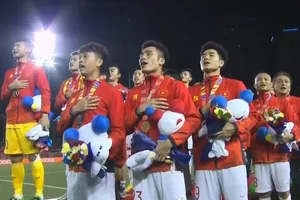 Video: U-22 Việt Nam rạng rỡ trên bục nhận HCV SEA Game 30
