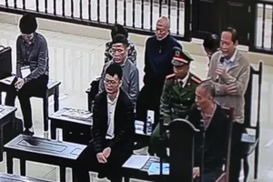 Clip: Luật sư hỏi việc đưa giao dịch MobiFone-AVG vào diện mật