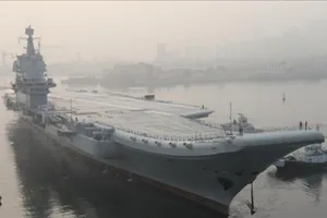 Cận cảnh tàu sân bay tự chế đầu tiên của Trung Quốc