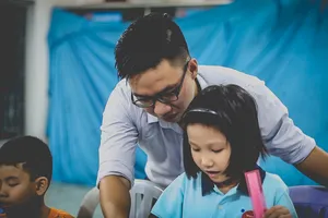 Chàng trai mở 'lớp học đặc biệt' giữa lòng thành phố