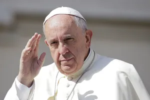 Giáo hoàng xin lỗi sau khi đánh vào tay tín đồ quá khích