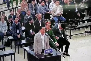 Video: Vũ 'nhôm' trả lời rành rọt trước tòa về 3 bản án