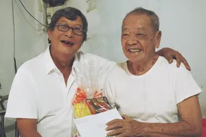 Cái tình của những cựu cầu thủ 'vang bóng một thời'