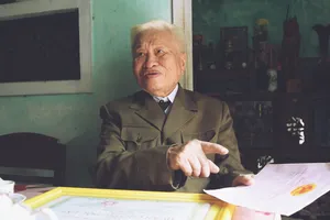 Ông đại tá thế chấp nhà kéo điện cho dân