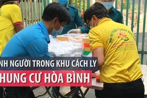 Tình người trong khu cách ly chung cư Hòa Bình