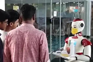 Sợ COVID-19, robot cũng phải mang khẩu trang