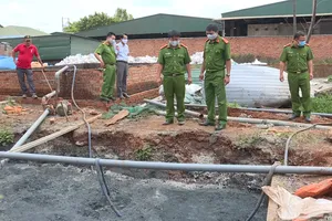 Phát hiện cơ sở sản xuất bao bì xả thải ra môi trường