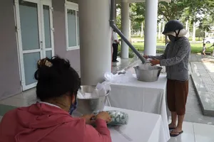 Đà Nẵng: Dân phấn khởi vì mở ATM gạo giúp người nghèo