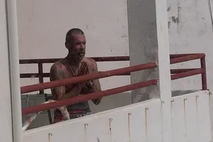 Ném vợ ra khỏi ban công vì bị bắt ở nhà tránh dịch quá lâu