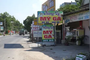 Đà Nẵng: Đìu hiu phố ẩm thực mì Quảng Hòa Nhơn