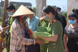19 tấn gạo, 30.000 khẩu trang đã đến tận tay đồng bào nghèo