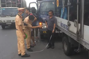 Tai nạn ô tô liên hoàn trên xa lộ Hà Nội