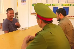 Lợi dụng cậu bị khuyết tật, cháu chăn dắt ăn xin