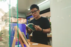 Xe buýt sách miễn phí giữa lòng TP.HCM