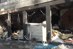 Cứu 7 người mắc kẹt trong vụ cháy nhà ở Bình Tân