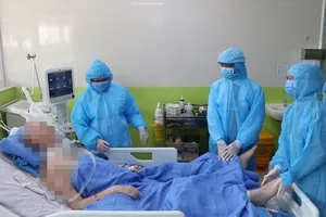 Sau 83 ngày điều trị, bệnh nhân 91 đã có thể bấm bàn phím