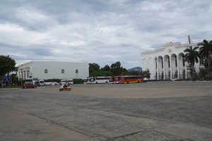 Đà Nẵng: Nhếch nhác bãi đỗ xe trong trung tâm thành phố