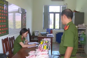 Phát hiện cơ sở sản xuất hơn 1.200 gói bột nêm giả ở Đà Nẵng