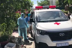 Người nhà ca nghi nhiễm COVID-19 ở Đà Nẵng được đưa đi cách ly