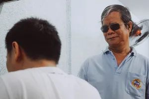 Người thầy của những đứa trẻ ‘bóng tối’