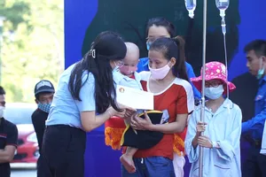 Đà Nẵng: Chăm lo trung thu cho các bệnh nhi ung thư
