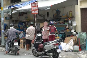 Xử phạt ba mẹ sai con nhỏ mua thuốc lá: Nhiều người đồng tình