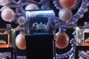 Vương miện Hoa hậu VN 2020 bằng vàng đính 74 viên ngọc trai