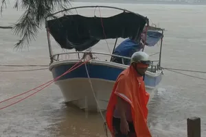 Bão số 13 đổ bộ vào Quảng Bình