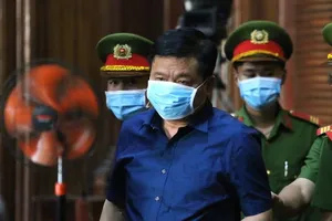 Vụ Đinh La Thăng: Luật sư xin hoãn bào chữa, ra về vì quá mệt