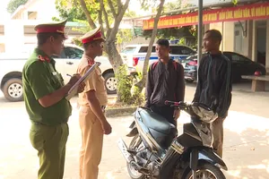 Video: Từ tin báo qua Zalo, xử lý nhanh người lạng lách