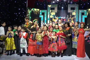 Video: Đưa câu chuyện lịch sử vào thời trang áo dài