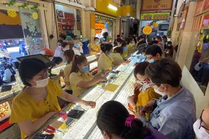 Video: Vàng miếng in hình Thần Tài cháy hàng 