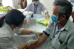Video: 560 người được tiêm thử nghiệm vaccine COVID-19 đợt 2
