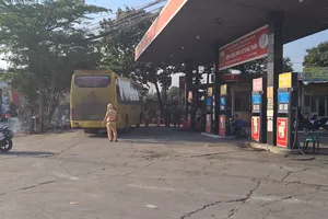 Video: Quản lý cây xăng nói về nhóm 'bảo kê' bến cóc 