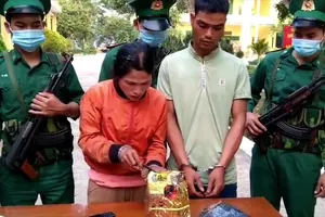 Video: Bắt hai đối tượng vận chuyển 1kg ma túy đá ở Kon Tum