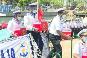 Video: Bà Rịa - Vũng Tàu: Cử tri làm việc trên biển bầu cử sớm