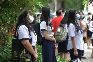 Video: Thí sinh điểm thi trường THPT Lê Quý Đôn lo lắng vì F0 