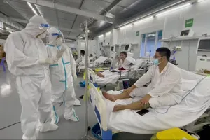 Video: Nỗ lực cứu F0 tại TT Hồi sức tích cực của BV Hữu nghị Việt Đức