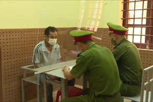 Video: Khởi tố nhóm người lợi dụng dịch COVID-19 để phá rừng