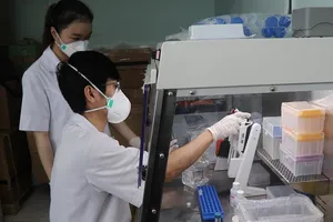 Video: Xe xét nghiệm COVID-19 lưu động hỗ trợ TP.HCM xử lý mẫu tồn đọng 