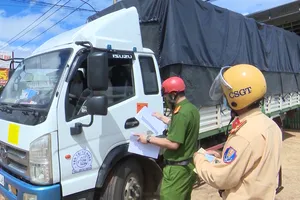 Video: Xử lý nghiêm các xe ‘luồng xanh’ vi phạm