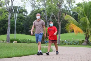 Video: Sau nhiều tháng giãn cách, người dân quận 7 phấn khởi đi tập thể dục