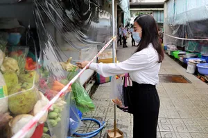 Video: Chợ Bến Thành những ngày đầu hoạt động trở lại