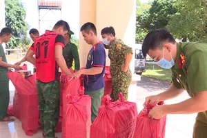 Video: Bắt giữ 2 đối tượng vận chuyển 950 kg pháo lậu