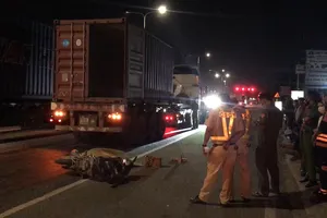 Video: Một người bị xe container cán tử vong sau tai nạn liên hoàn