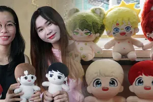 Video: Nữ giảng viên ‘chữa bệnh’ cho thú nhồi bông