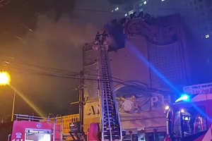Video: Cháy quán karaoke ở Bình Dương, nhiều người tử vong
